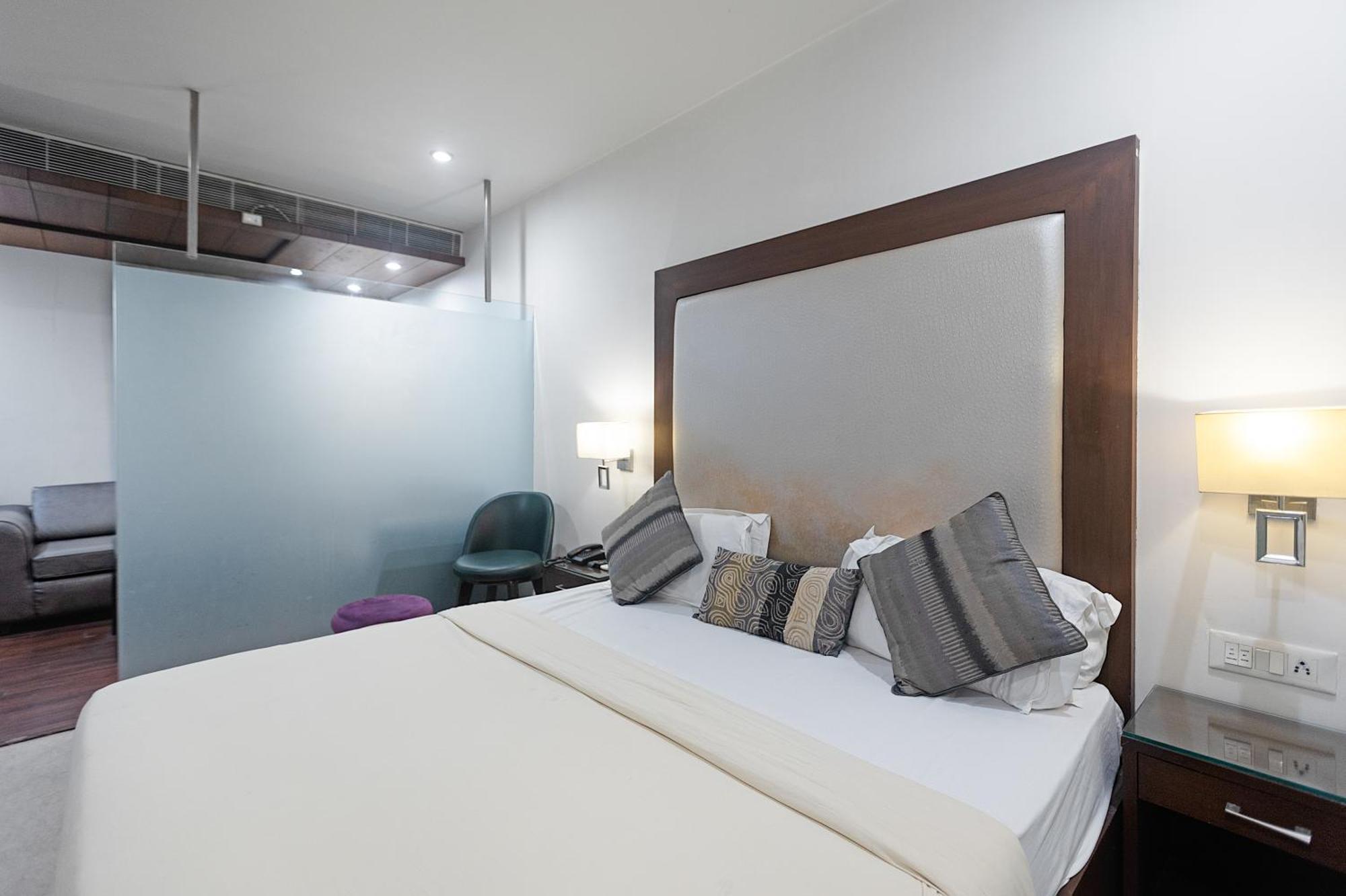 The Grand Vikalp By Saga Hotels Nova Deli Exterior foto